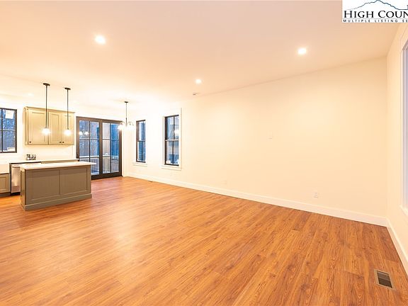 5th image of 131 Bryce Way