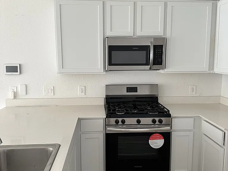 1558 San Sebastien Dr — Photo 5