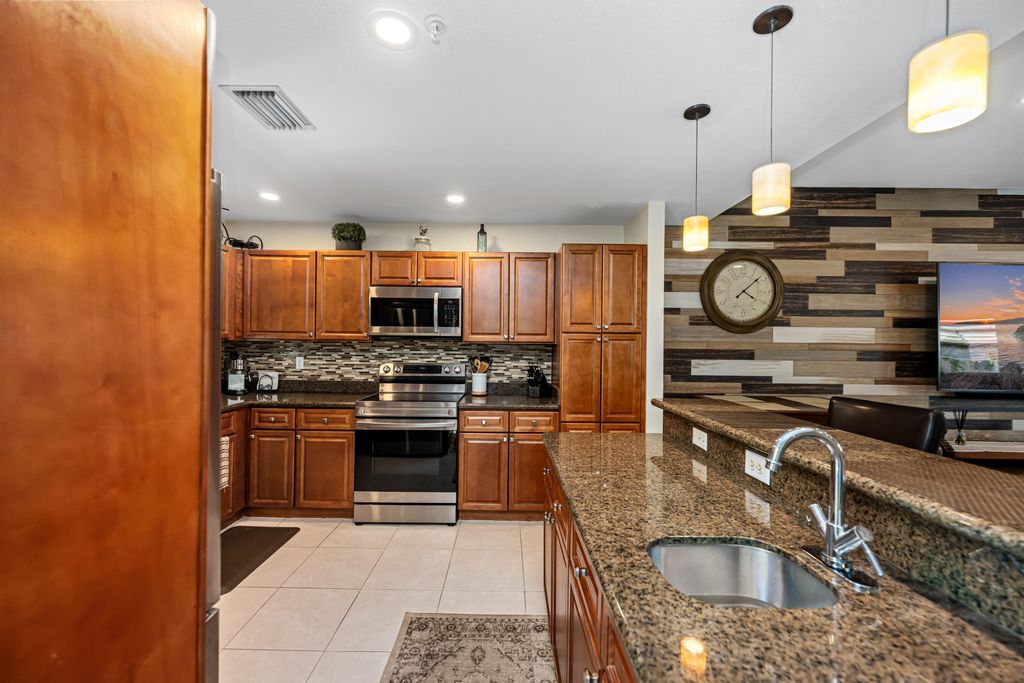 429 NE 1st Street, photo 8
