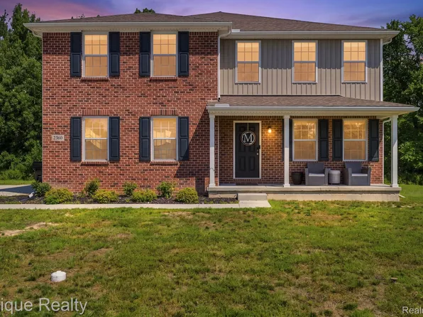 2360 Scenic Hollow Dr, Grand Blanc, MI 48439