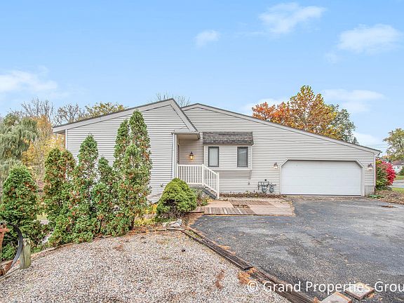 5th image of 1542 Lamberton Lake Dr NE
