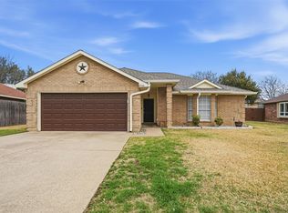 4946 Briar Oaks Ln, Grand Prairie, TX 75052
