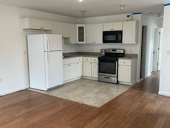 3rd image of 315 York Ave #3