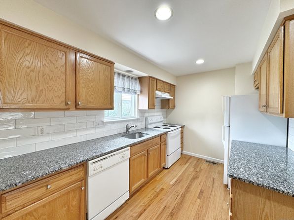 54 Stuart Ave #11