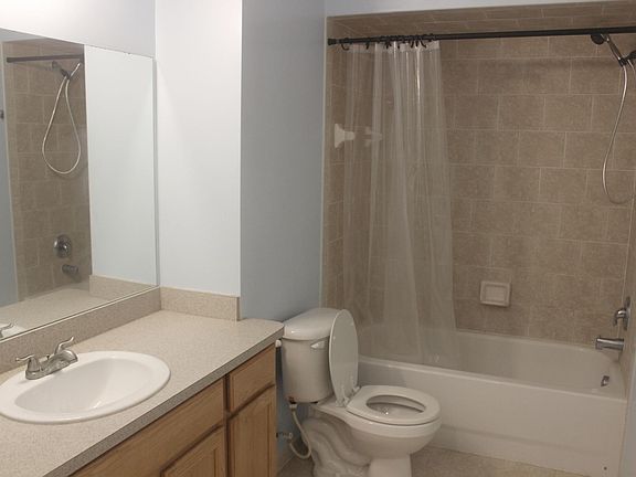 4th image of 991 Addington Ln