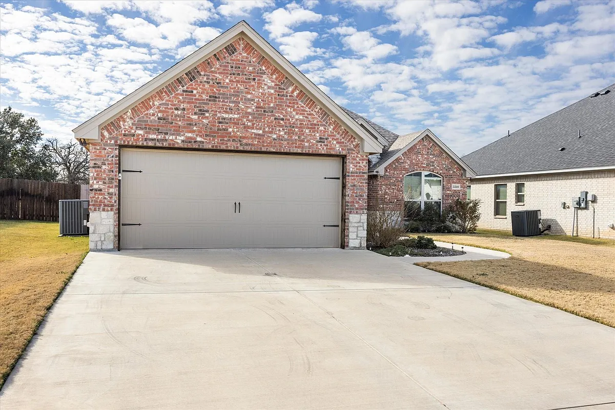 Building Photo - 3318 Windcrest Dr