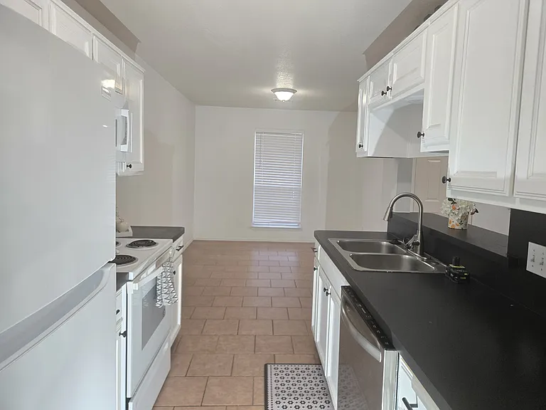 2545 E Renfro St #A — Photo 9