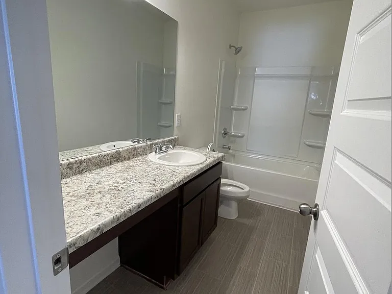 1502 Valley Brook Dr SW — Photo 8