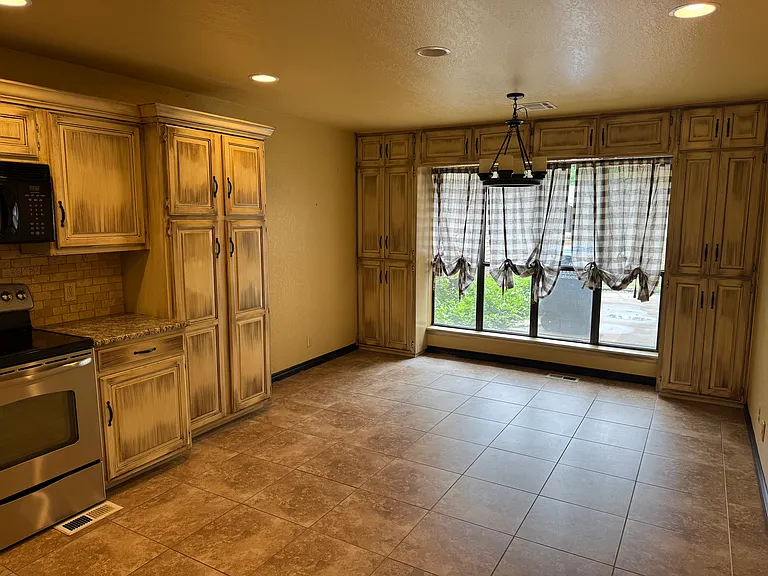 3922 Westminster Dr #73703 — Photo 2