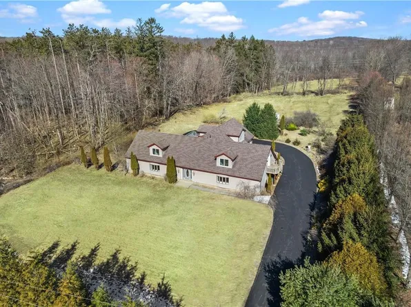 24 Favino Drive, Wallkill, NY 12589