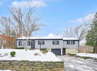 14 Briarcliff Dr, Feeding Hills, MA 01030