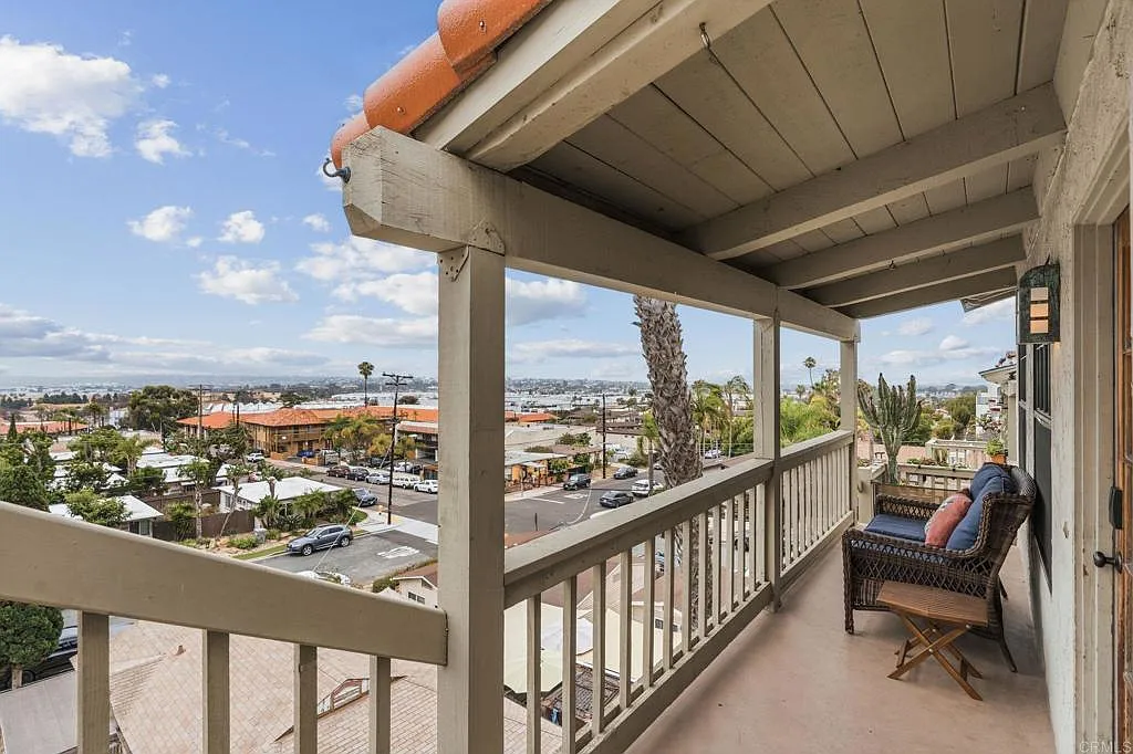 2 bed, 832 sqft, $3,250 — Photo 3