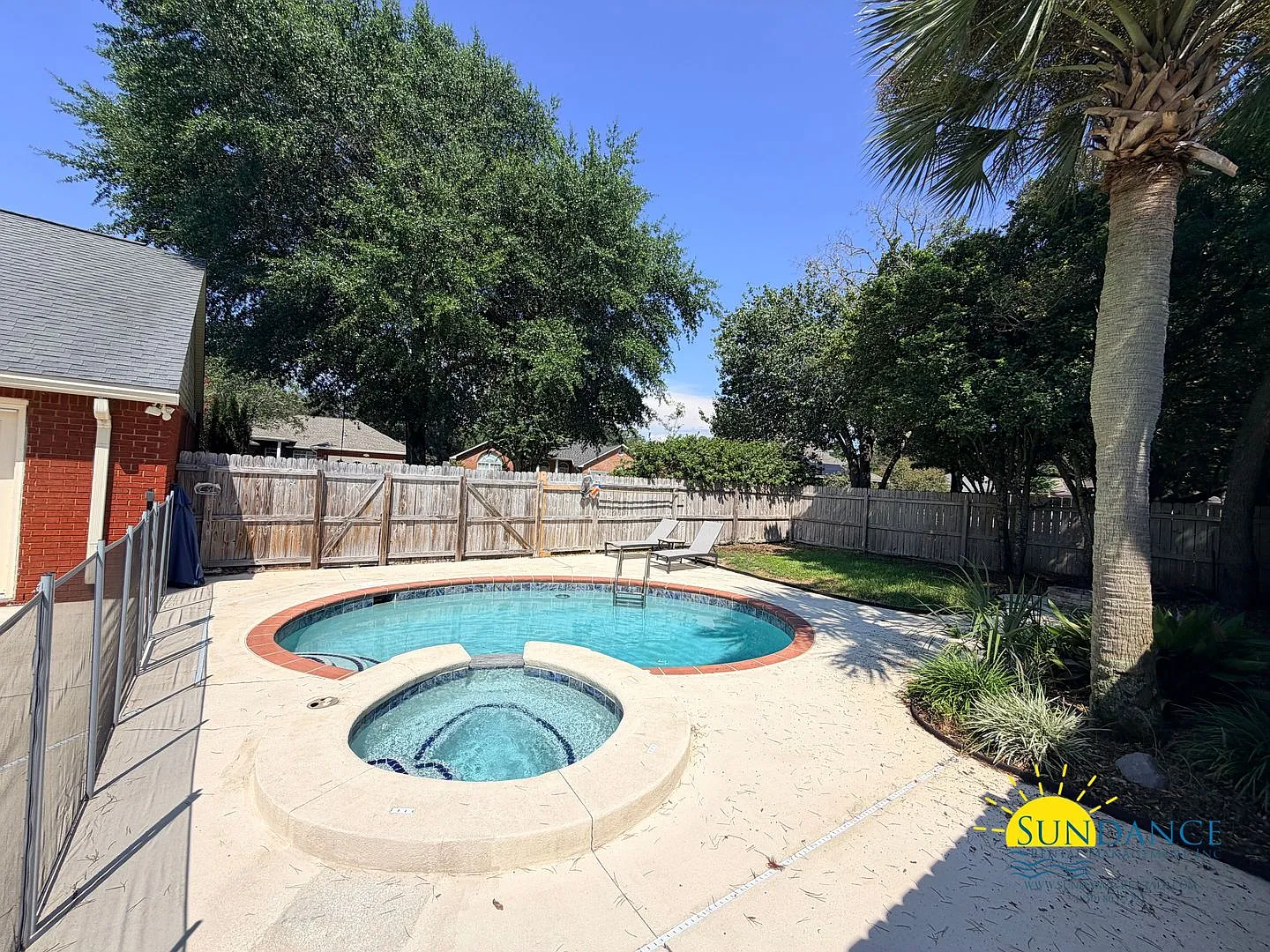 Spacious 5-Bedroom Home with Heated Pool & Hot Tub in Niceville! — Photo 3