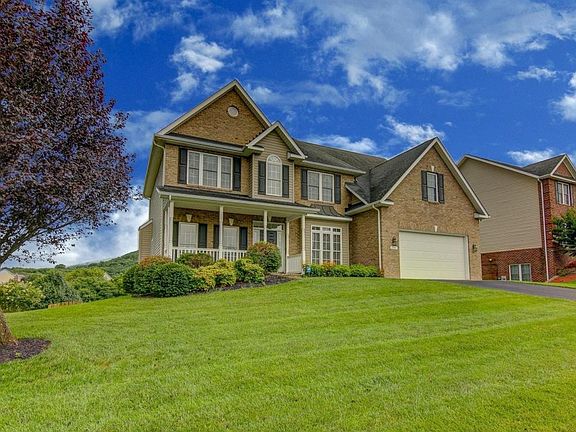 2nd image of 2152 River Oaks Dr