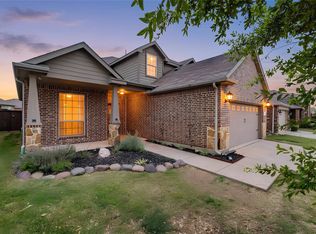 1009 Cheyenne Dr, Aubrey, TX 76227