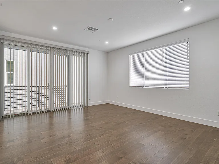 1010 Sinopia Ter — Photo 19