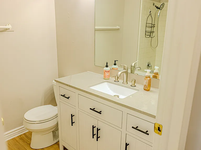 Updated full size bathroom upstairs