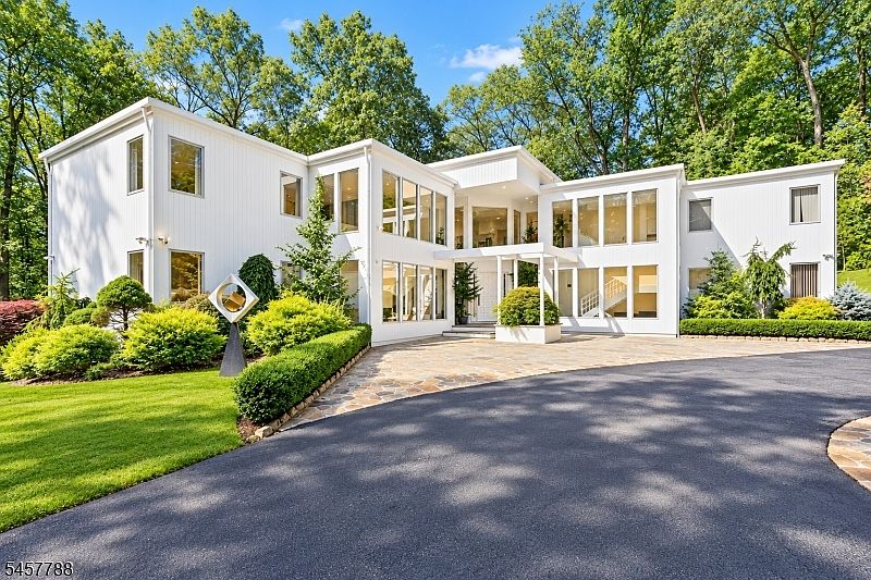 1st image of 40 Jockey Hollow Rd