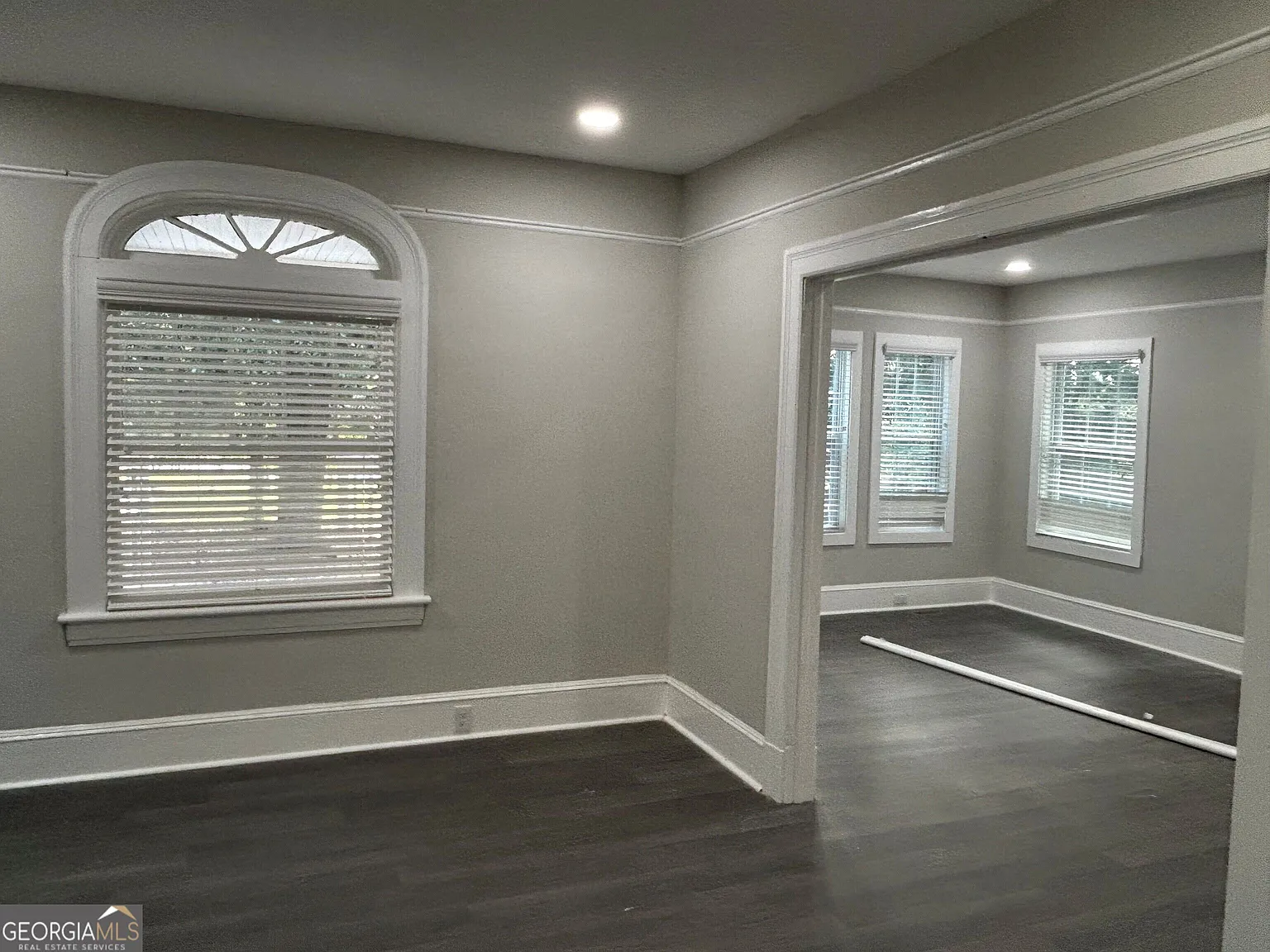 3 bed, 3.0 bath, 2052 sqft, $2,300 — Photo 4
