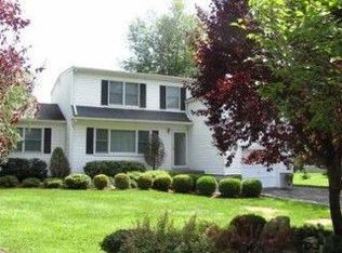 2956 Ferncrest Dr, Yorktown Heights, NY 10598