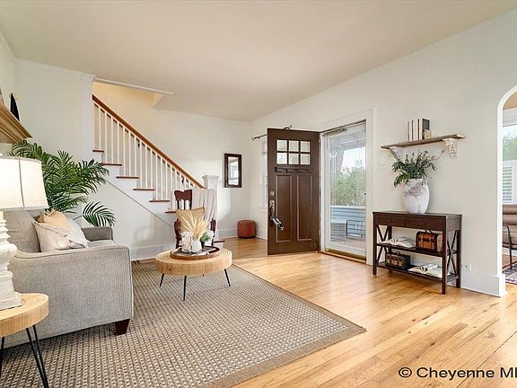 2nd image of 3127 Thomes Ave