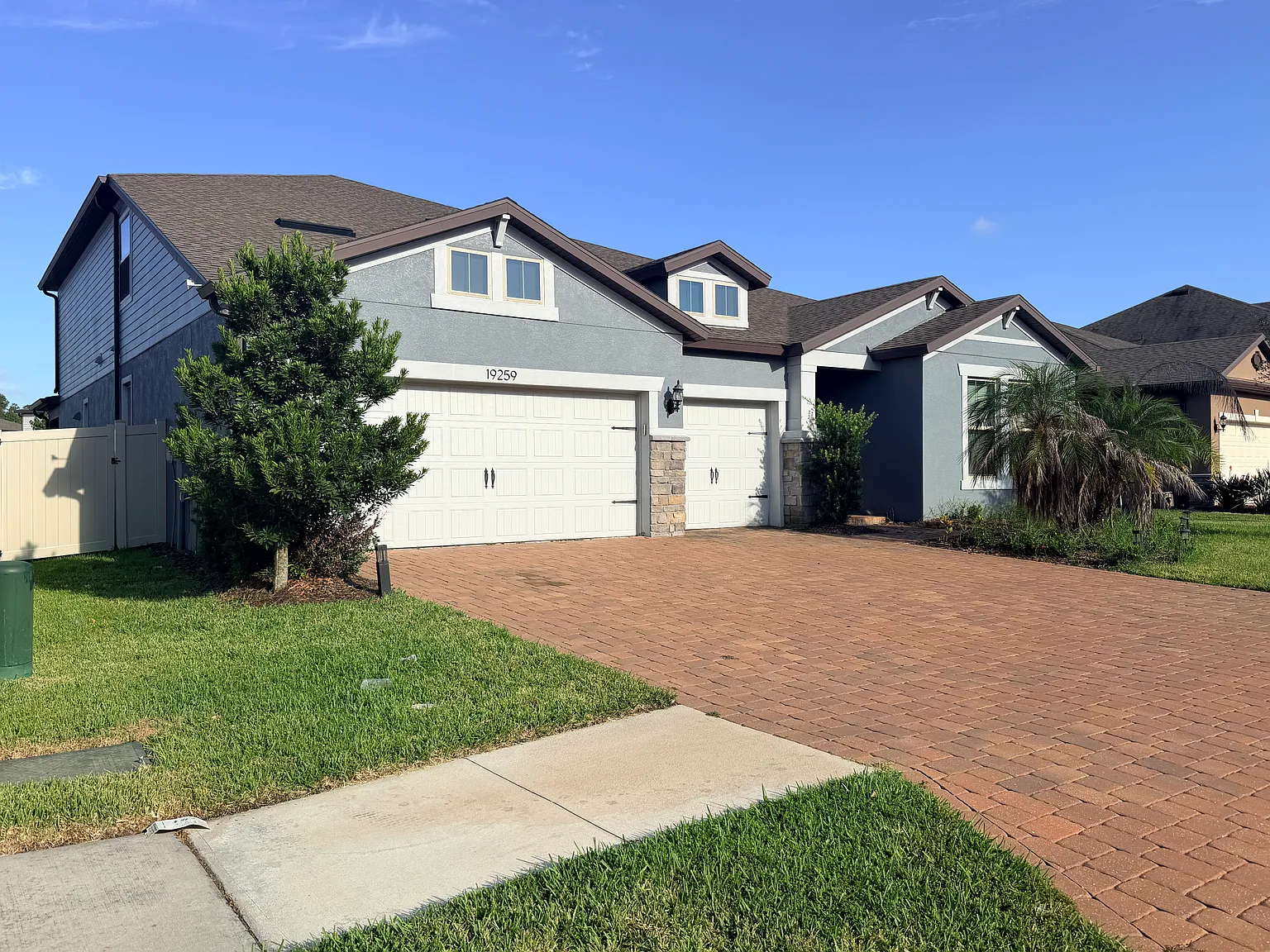 6 bed, 4274 sqft, $3,960 — Photo 2