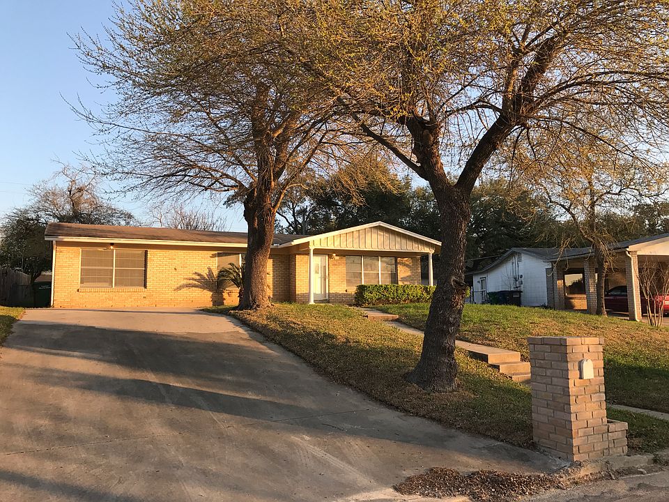 1st image of 118 Colebrook Dr