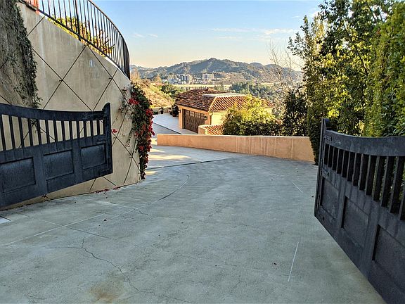 Gated private driveway
