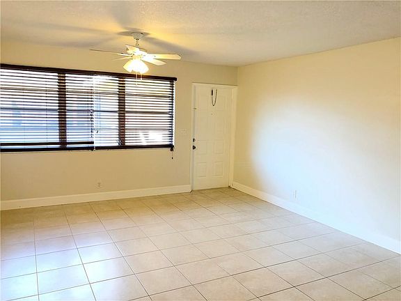 3rd image of 10022 Twin Lakes Dr