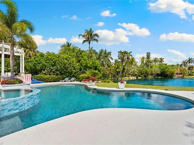 2325 Lantern Ln — Photo 45