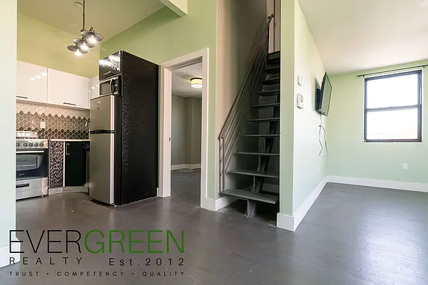 Rented by Evergreen Apartments BK | media 25