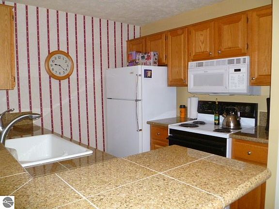 4th image of 13766 Bay Shore Dr #107