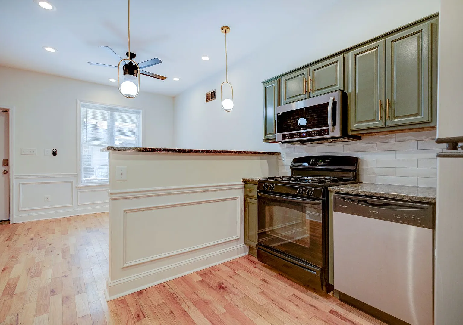 Spacious Living in the Heart of Philadelphia — Photo 2