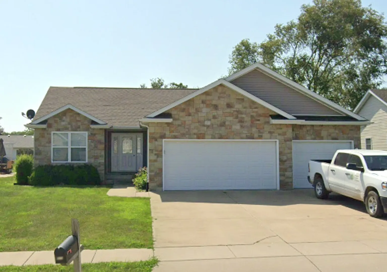 417 Dalhlia — Photo 1
