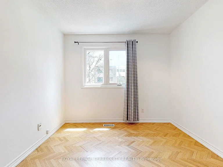 2055 Waters Edge Dr — Photo 15