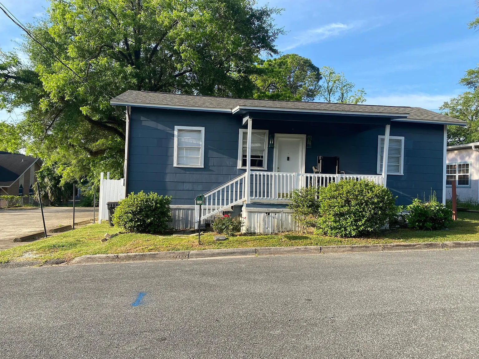855 Dent St — Photo 2