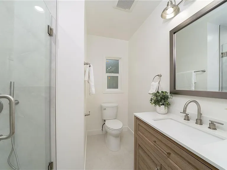 1026 La Presa Dr — Photo 11