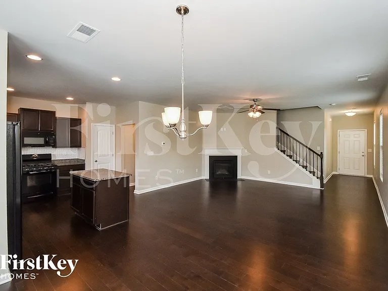 584 Dasheill Ln — Photo 5