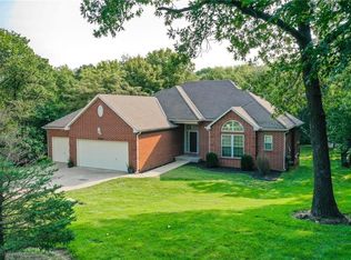 8565 Waverly Rd, De Soto, KS 66018