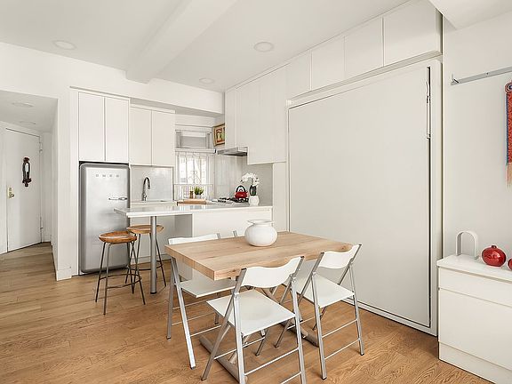 4th image of 126 W 73rd St APT 5C