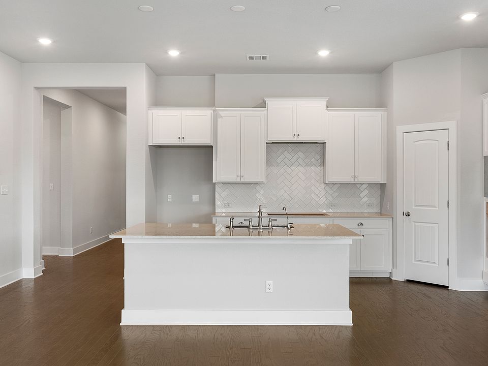 Highlands North - Sabine Interior Image 1