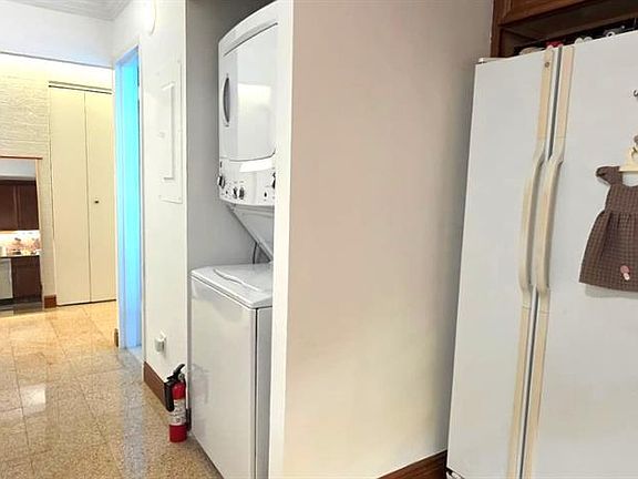 3rd image of 1055 River Rd APT 302