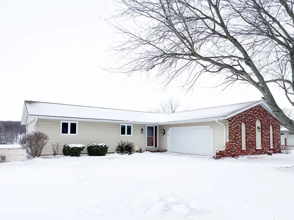 514 Ridge Ln, Eureka, IL 61530