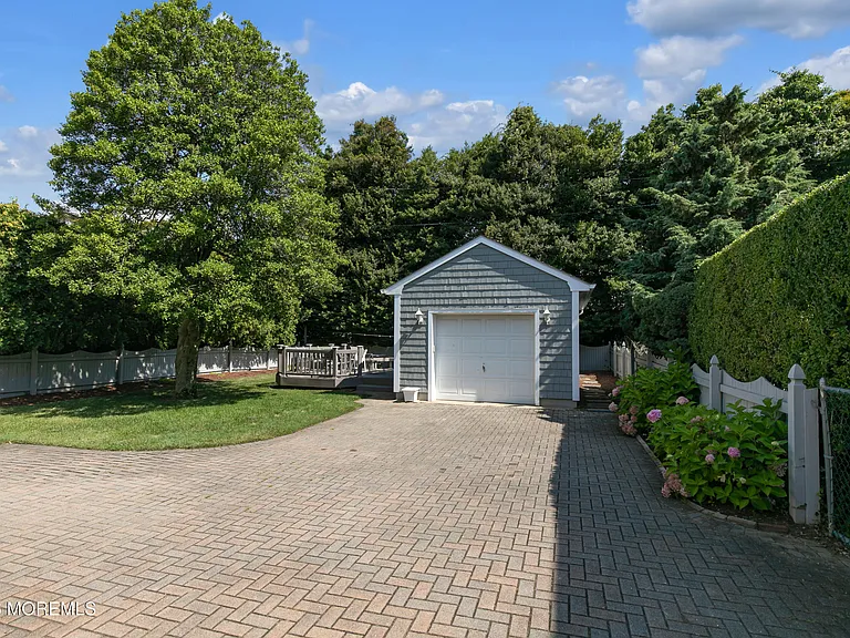 203 Washington Blvd — Photo 3