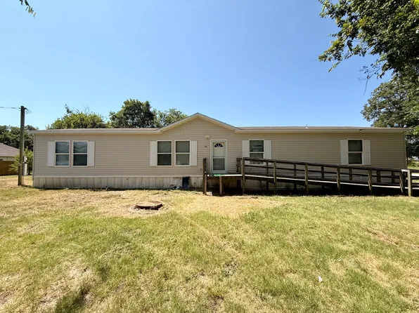 90 2nd St, Honey Grove, TX 75446