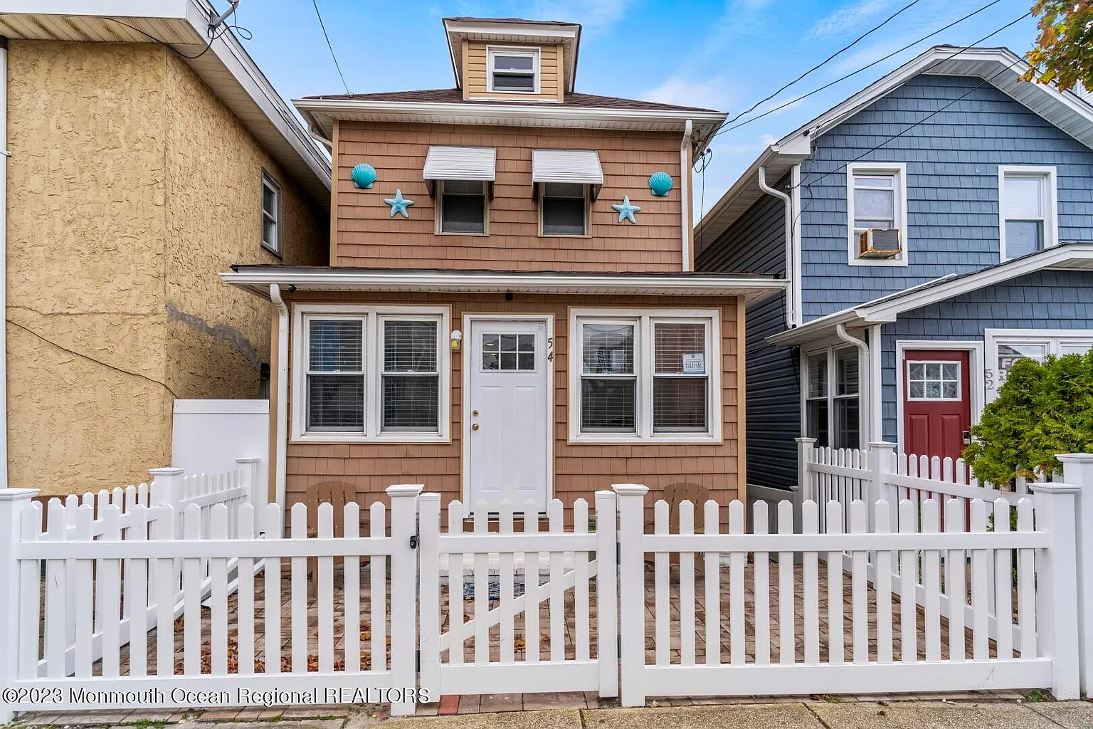 54 Dupont Avenue photo 1
