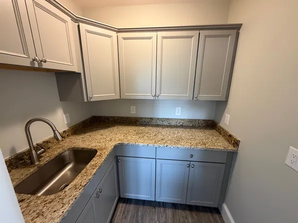 18 Caprera Rd APT 3L, Worcester, MA 01604