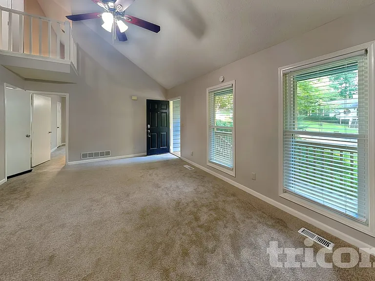 1147 Reading Dr NW — Photo 3