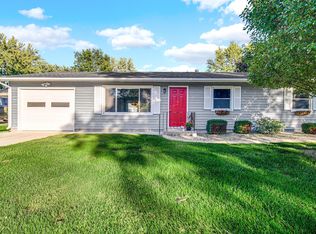 1716 Whittier Park Dr, Valparaiso, IN 46383