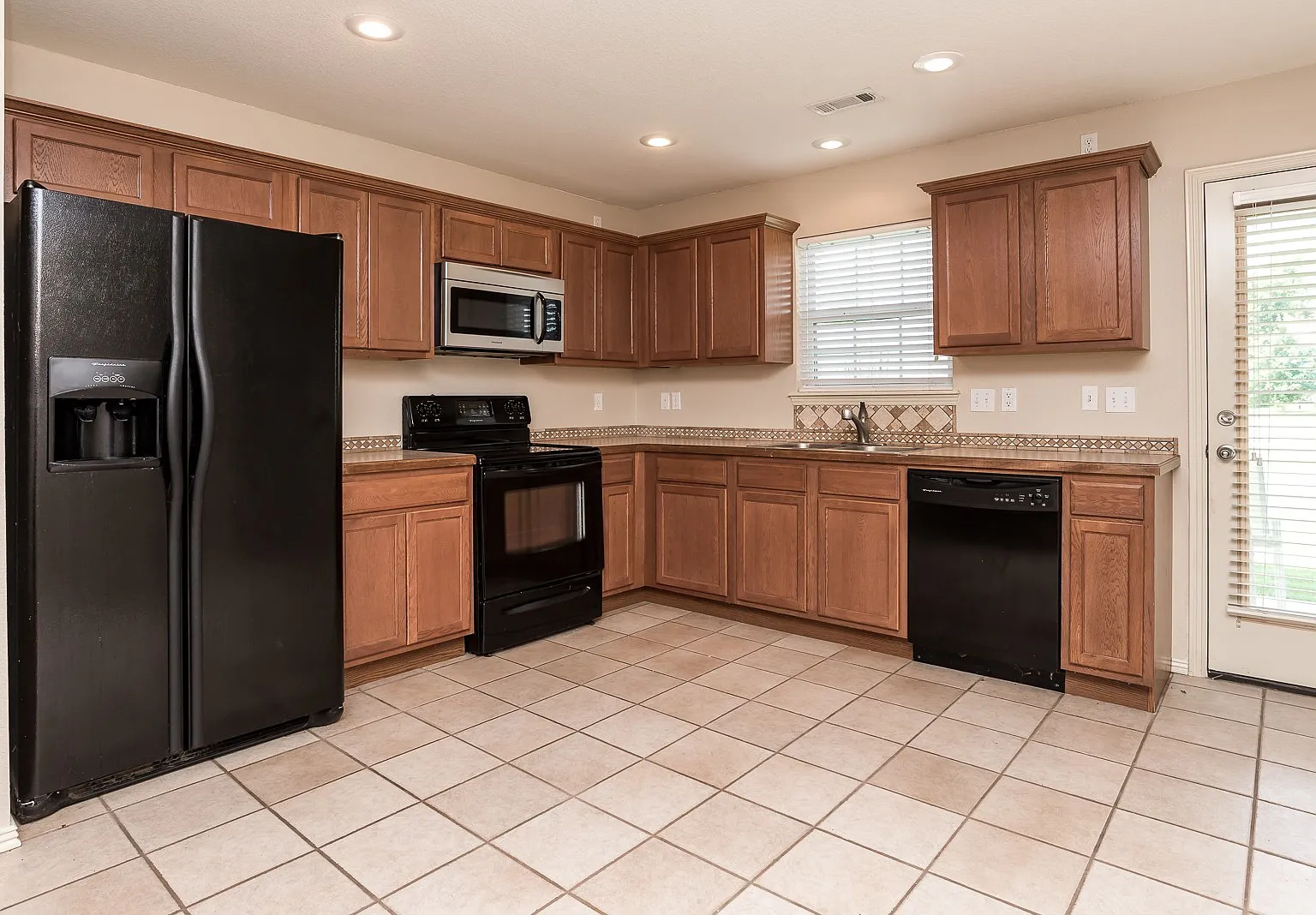 *Move In Special!! First Full Moths Rent Free!* — Photo 3